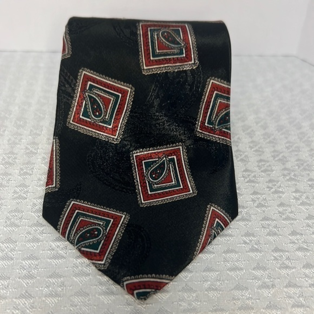 Oscar de la Renta men’s silk‎ tie black red and green paisley pattern